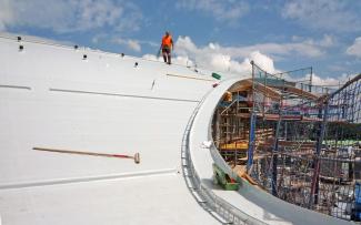 Schubschwellen auf dem Steildach und Dachtraufprofil aus Aluminium als Randeinfassung